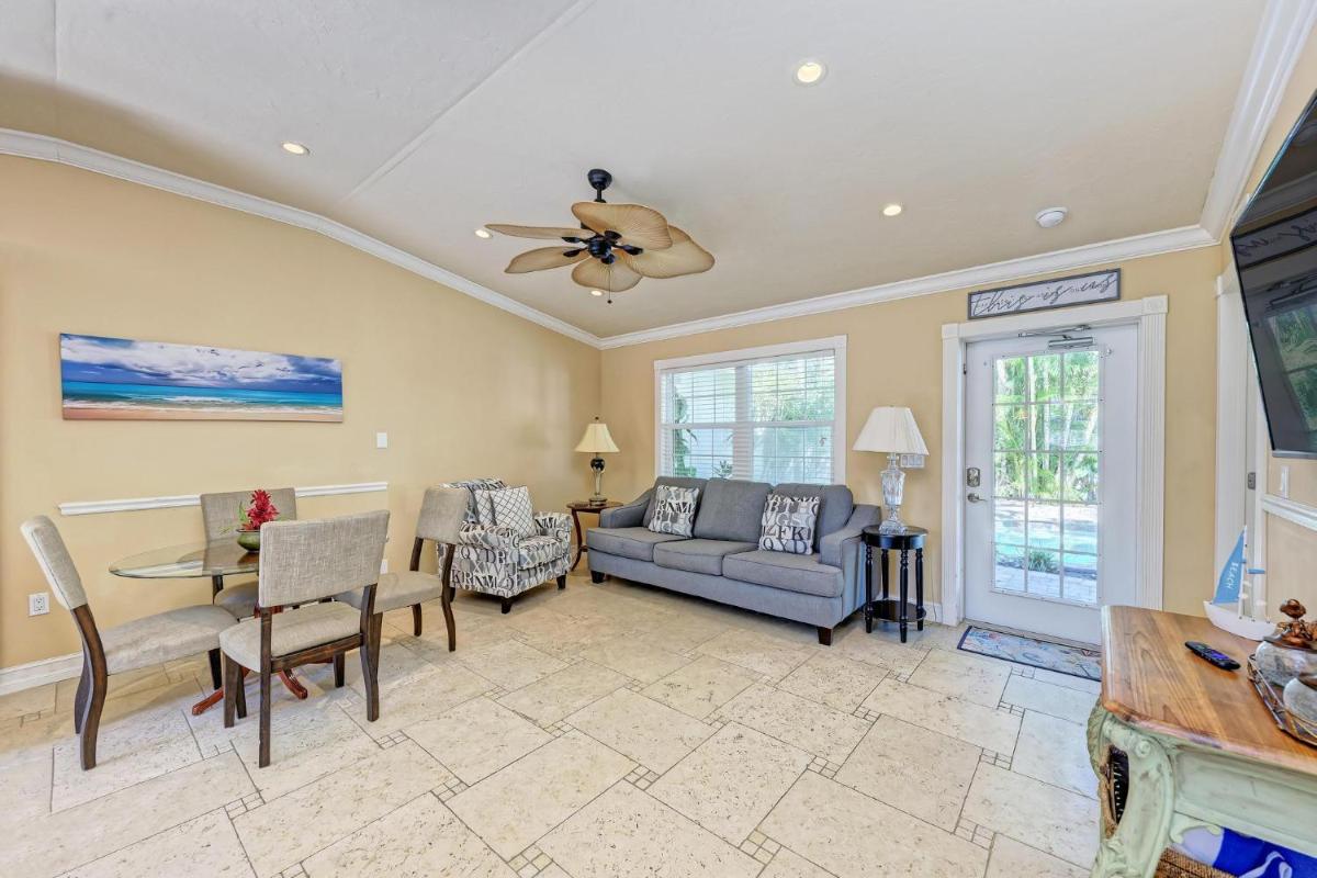 Anna Maria Island Edgewater Bungalow - Housity