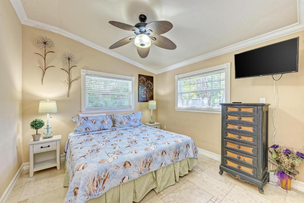 Anna Maria Island Edgewater Bungalow - Housity