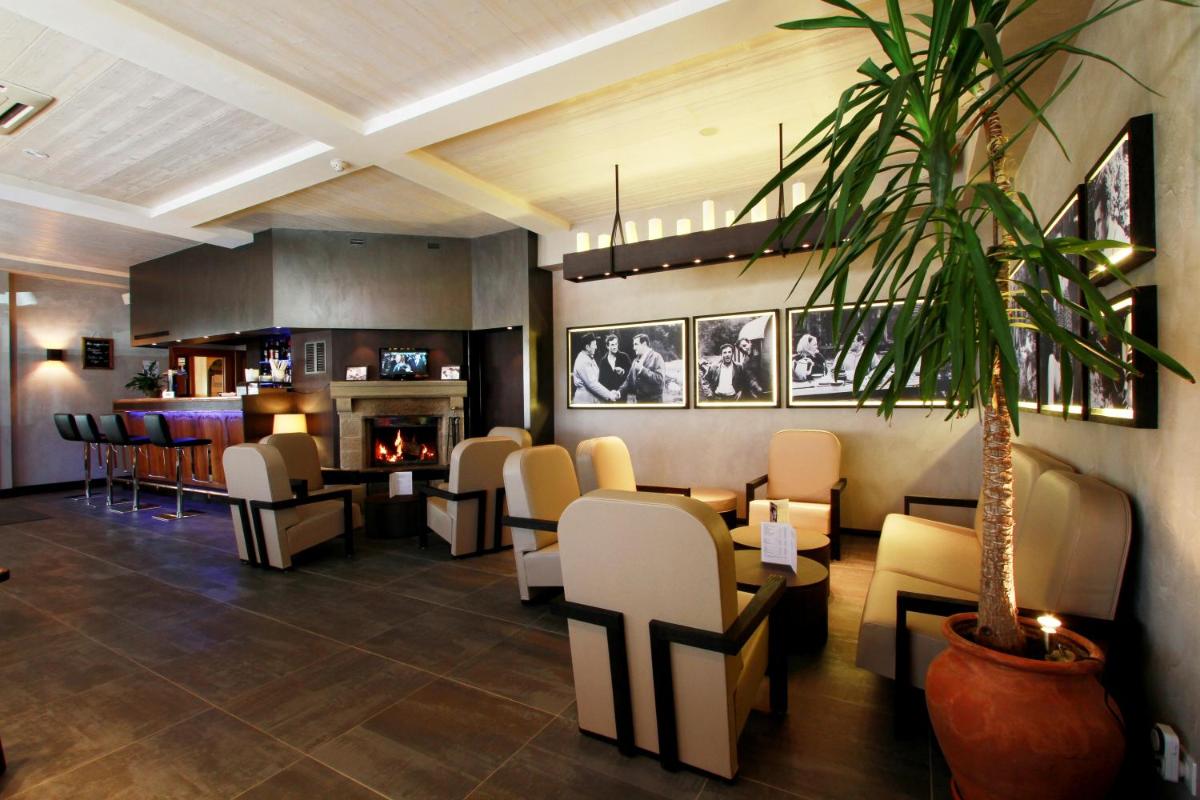 Coin salon dans l'établissement Hotel de la Jamagne & Spa