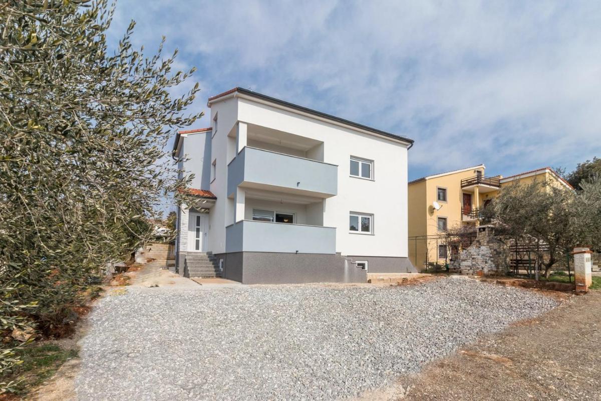 Apartments Mira - Housity