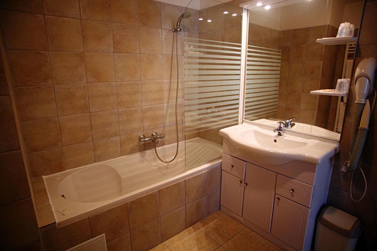 Le Petit Manoir Hotel Provence - Housity