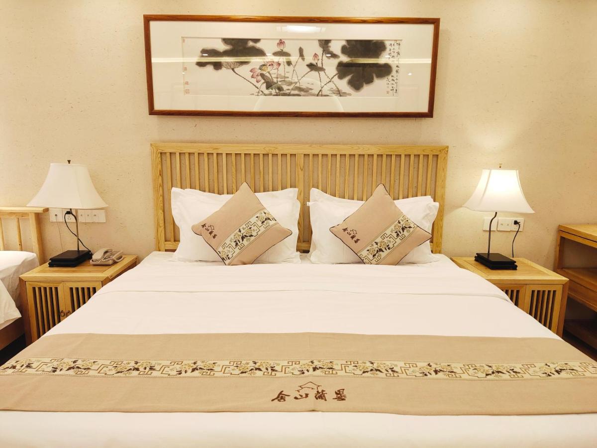 Yangshuo Ancient Garden Boutique Hotel-Free pick up from Airport or TS over 3 nights - Housity