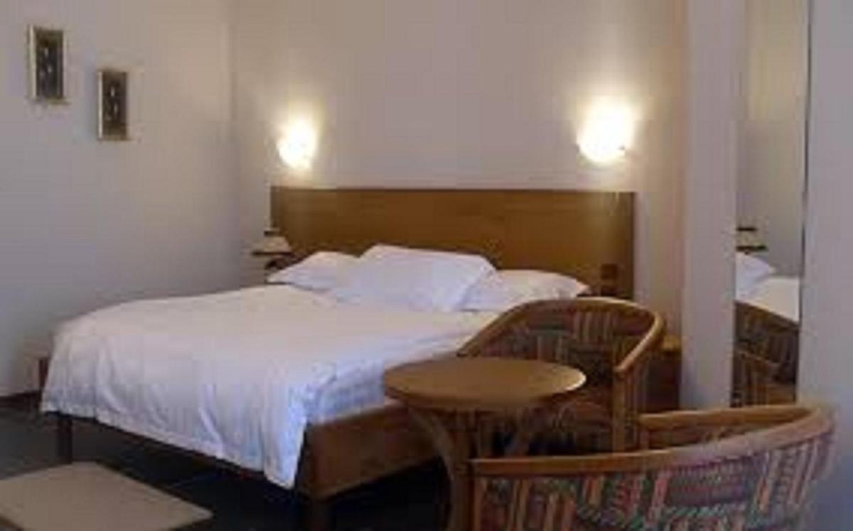Robin Hood Inn - Housity