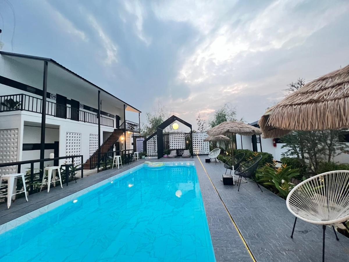 Penguin Villa Resort & Bistro - Housity