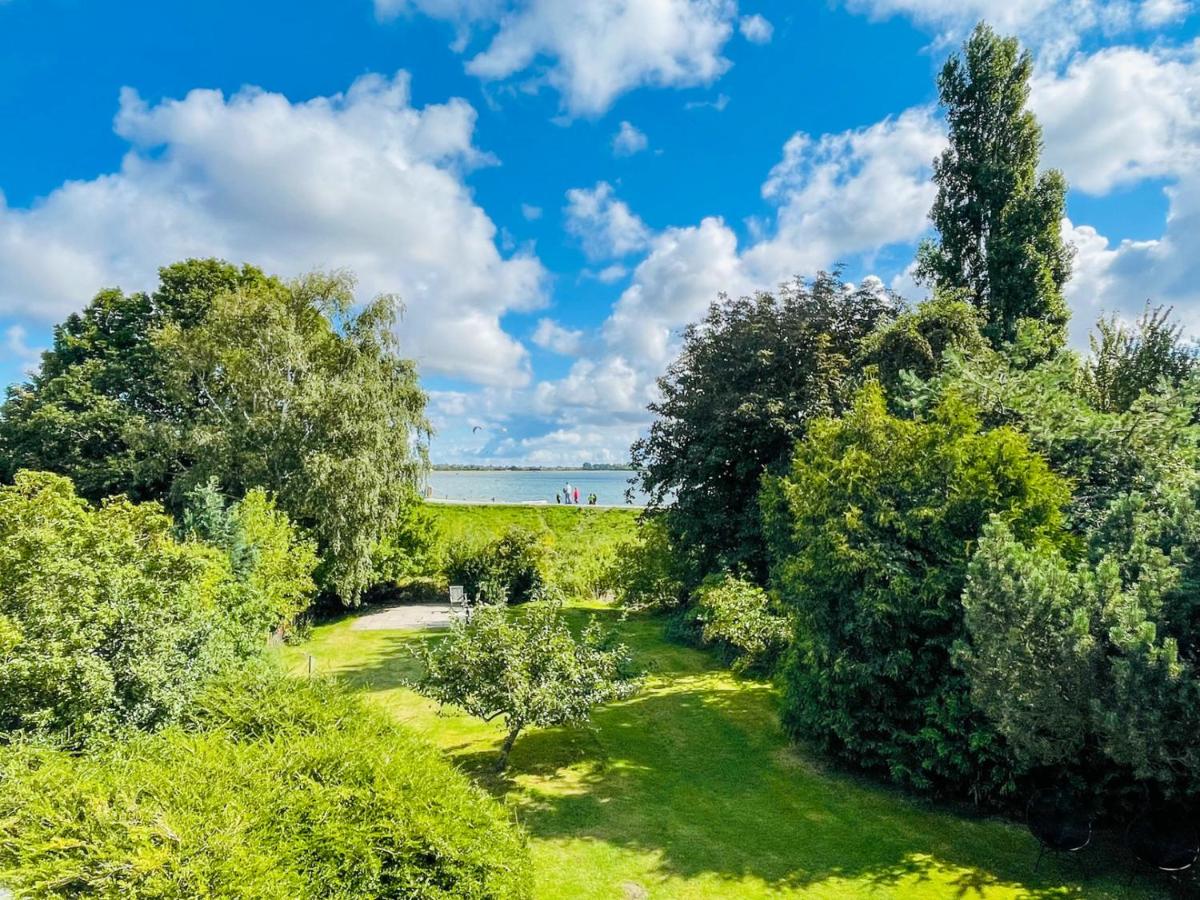 Fehmarn-OstseeferienSeehaus174 direkt am Wasser 174 - Housity