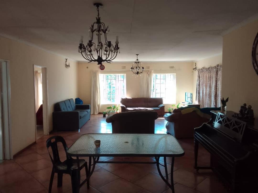 Sugar Shack Backpackers Botswana - Hizvo