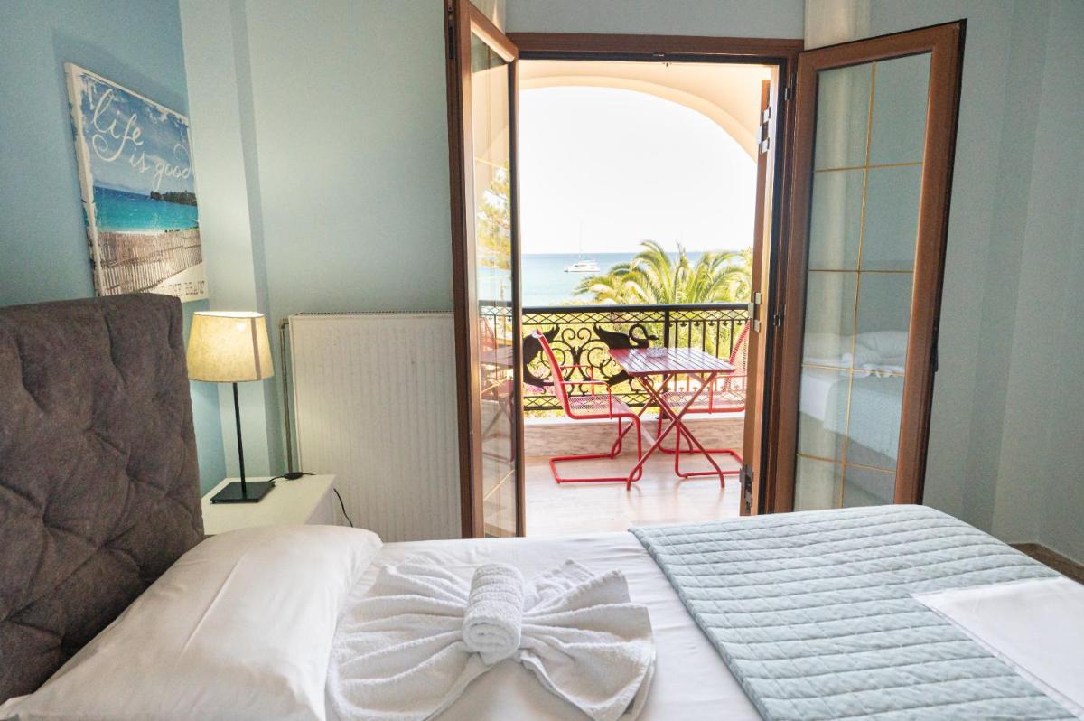 Seaside Apartment Poros - Hizvo