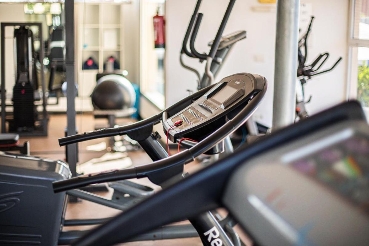 Gimnasio o instalaciones de fitness de Hotel LIVVO Risco del Gato Suites