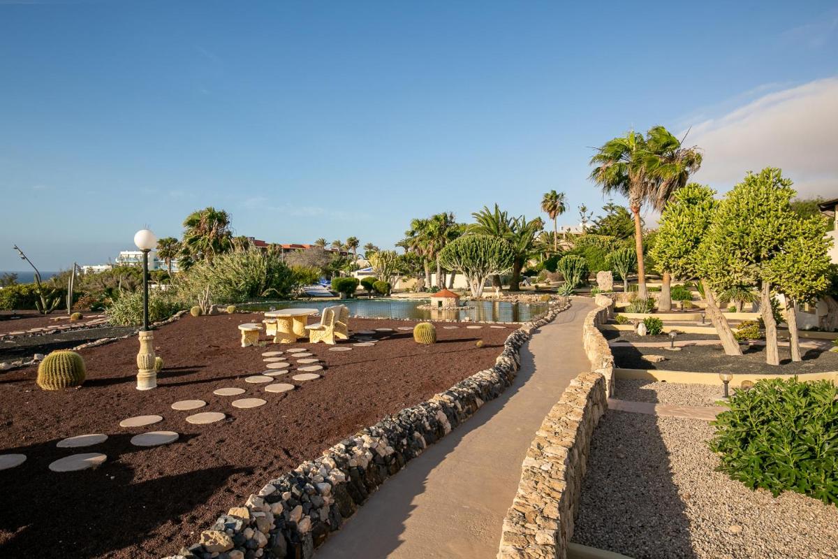 Jardín al aire libre en Hotel LIVVO Risco del Gato Suites