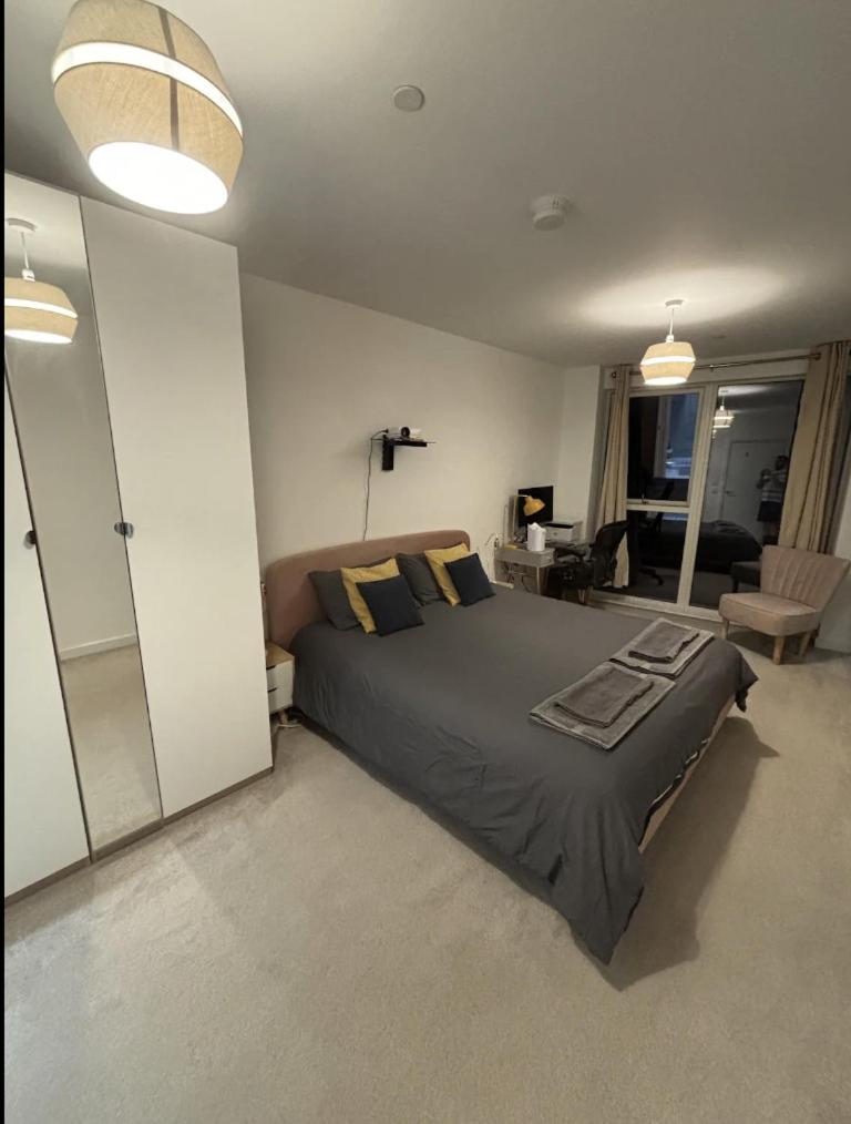 Wonderful en-suite bedroom - Housity