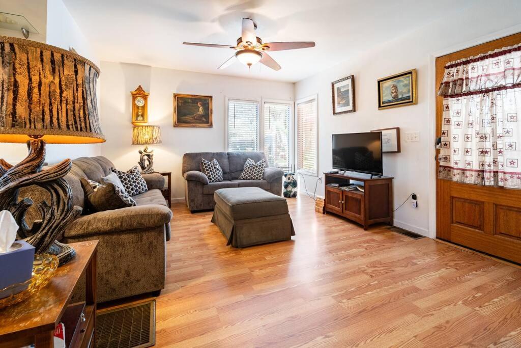 Serenity House near Gaslamp, San Diego Zoo & Petco - Housity
