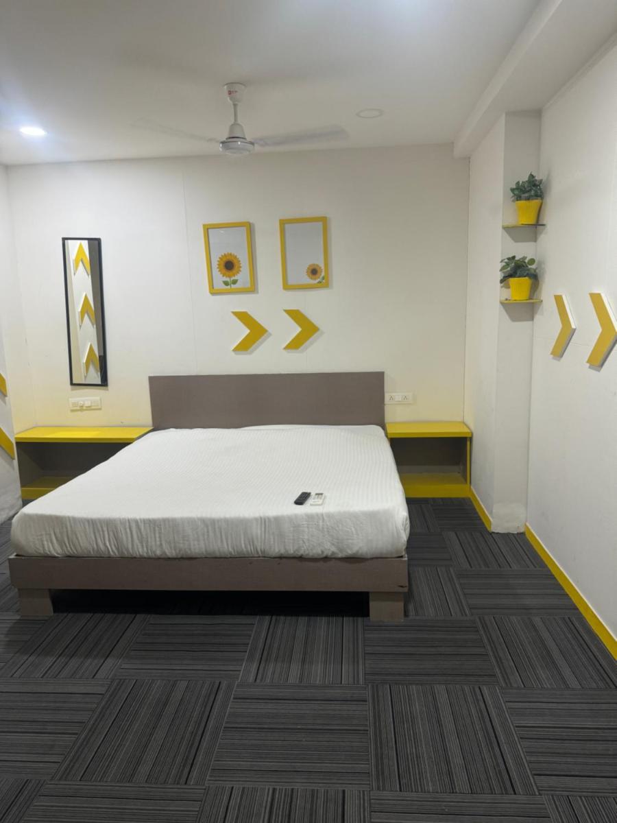 Hotel Luxury Resident - Banjara hills city view with complimentary breakfast - Housity