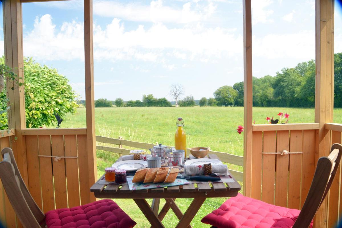 Insolites à Chimay - Roulottes et Manoir - Roulotte Colibri - Housity