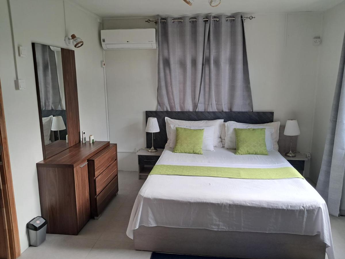 Riverside Holiday Home - Housity