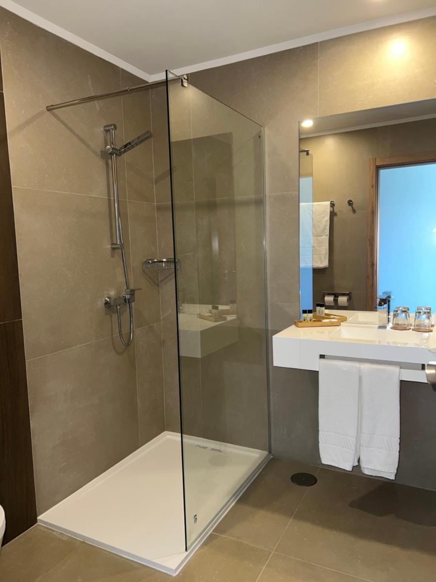 Uma casa de banho em Hotel O Gato & Spa