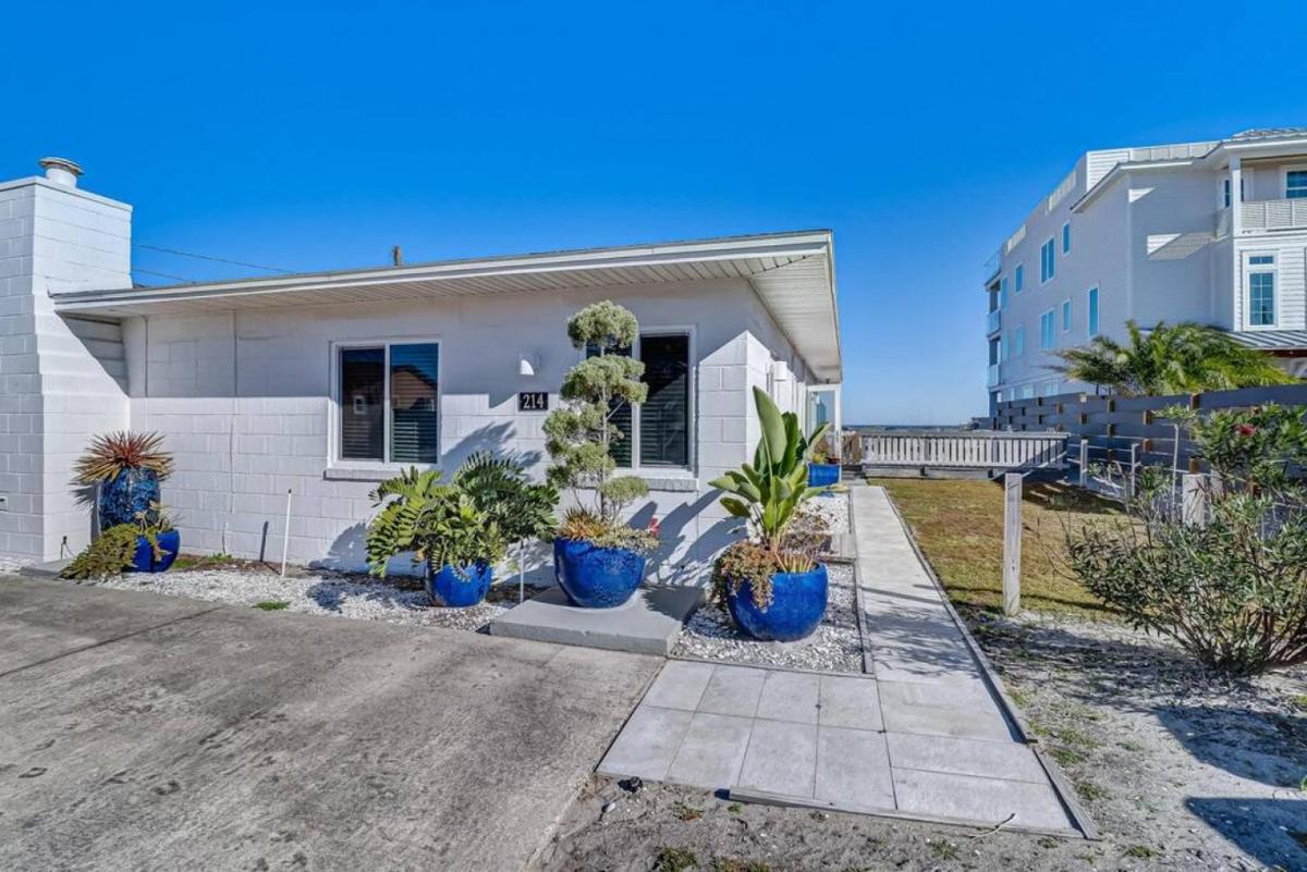 Coastal Cottage 214 - Large Ocean View Deck - Gas Grill - Housity
