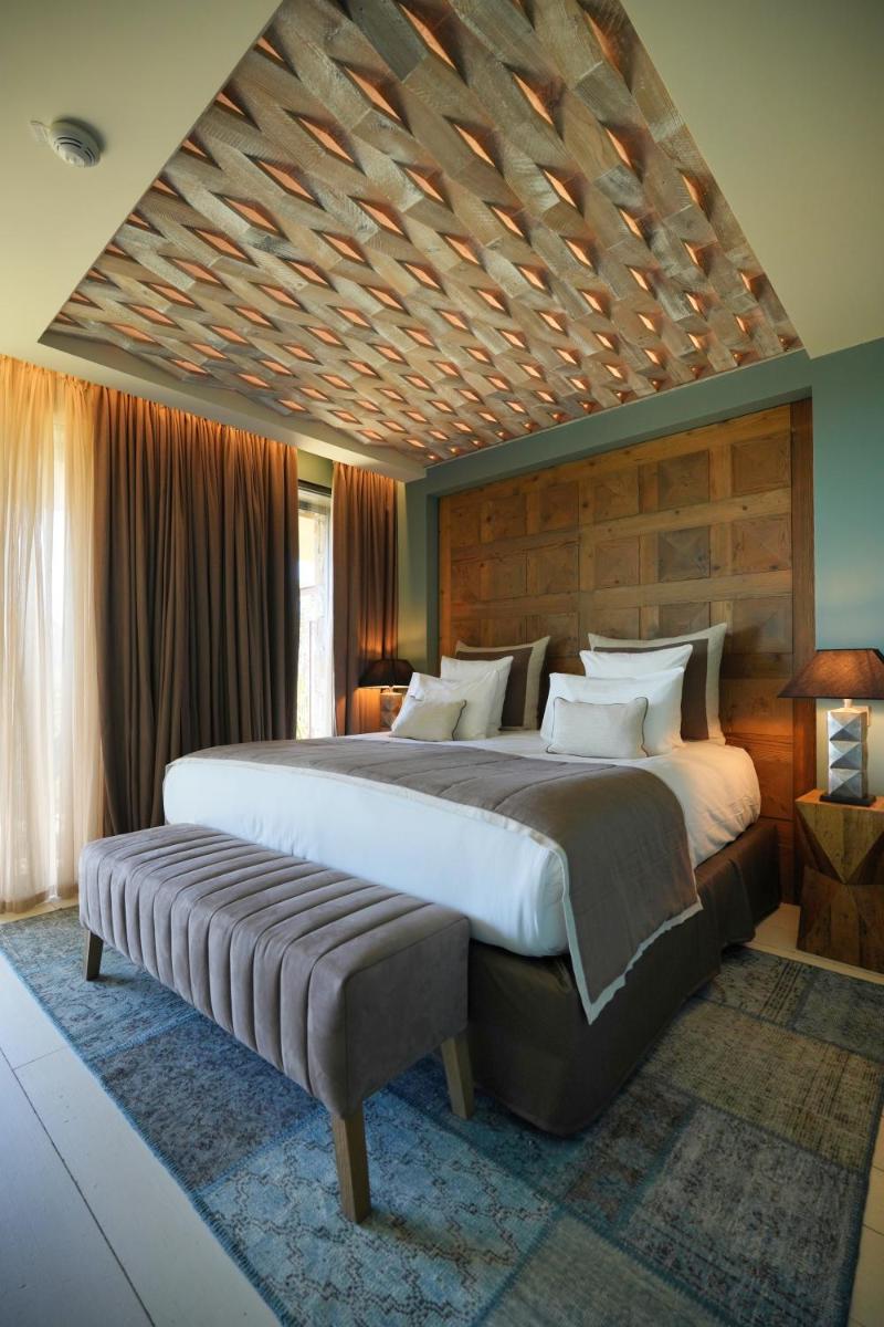 Un ou plusieurs lits dans un hébergement de l'établissement Les Regalia Hôtel & Spa