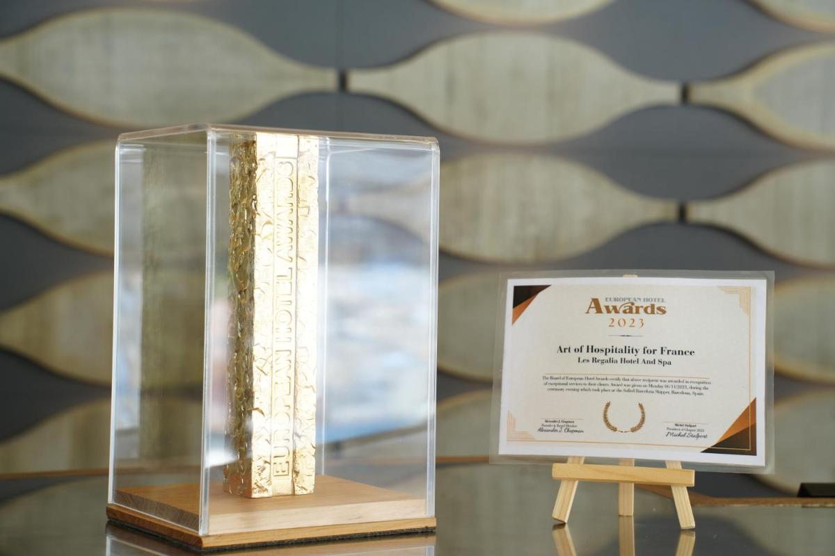 Certificat, récompense, panneau ou autre document affiché dans l'établissement Les Regalia Hôtel & Spa