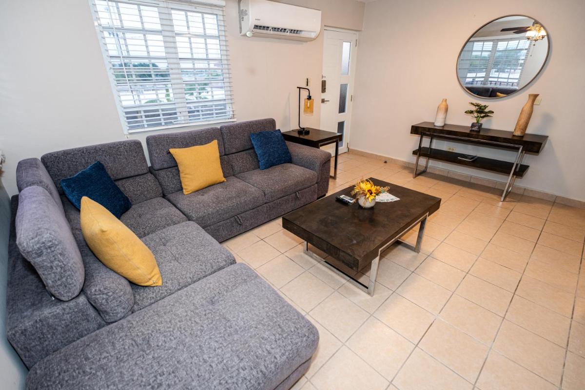 Luxury Retreat with Private Jacuzzi and Mountain Views FREE Parking - Housity