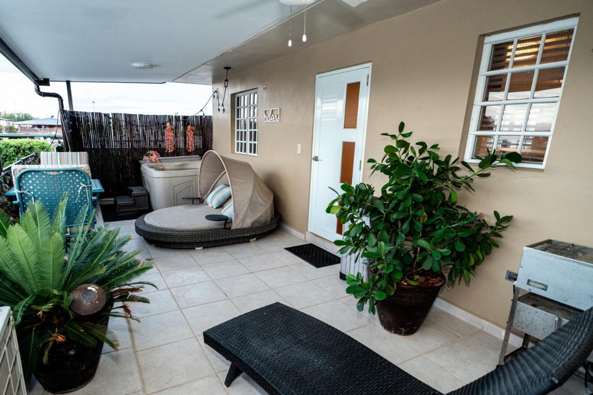 Luxury Retreat with Private Jacuzzi and Mountain Views FREE Parking - Housity