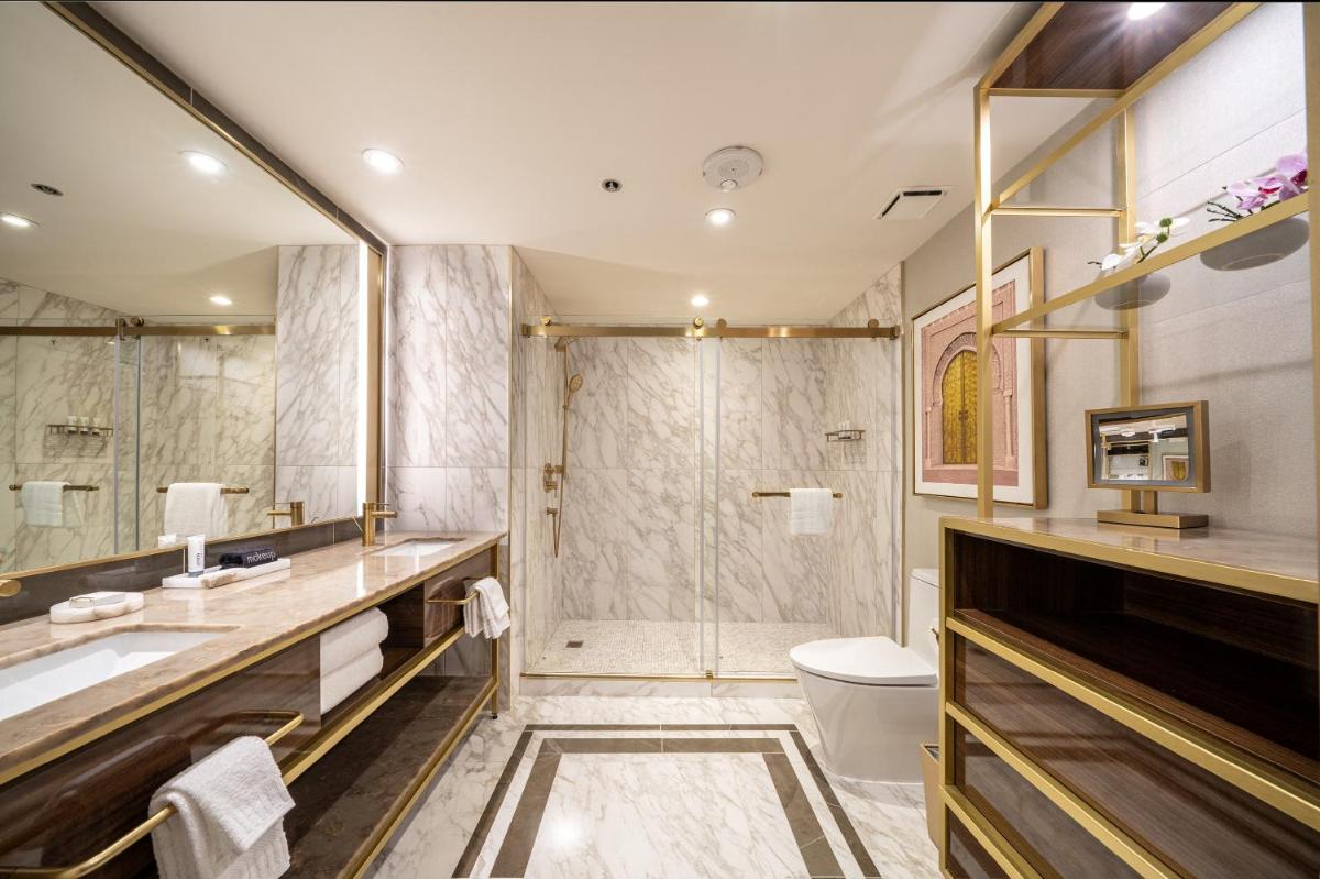 SAHARA Las Vegas - Housity