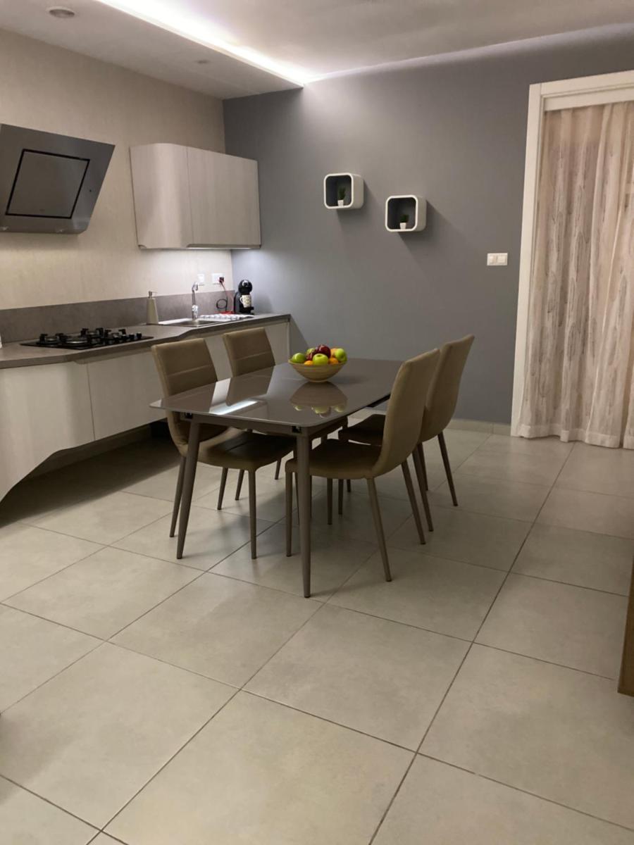 Summer House - Housity