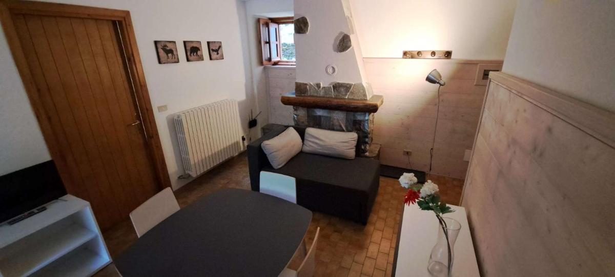 GRAYNITE-Park Side Apartment - Housity