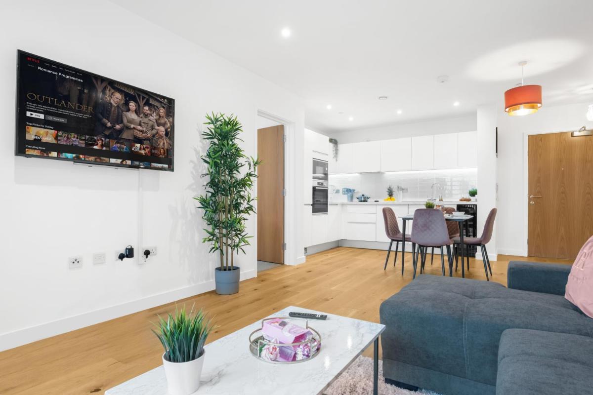 Pluxa Pink Amethyst - Sleek 2Bathroom Fully Furnished Serviced Apartment - Housity