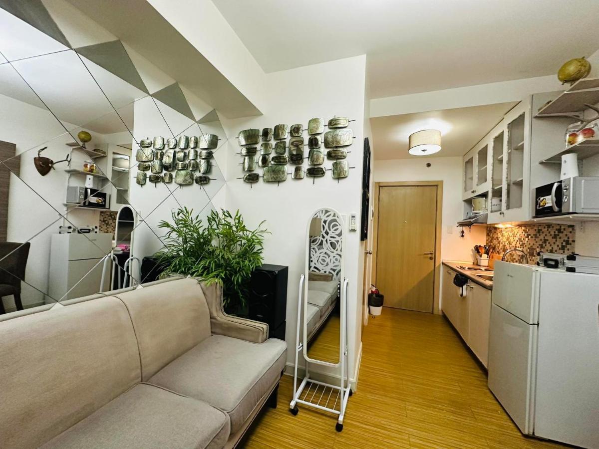 Taguig stays Near BGC 1 bedroom with Balcony - Housity