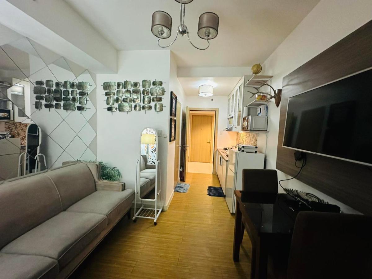 Taguig stays Near BGC 1 bedroom with Balcony - Housity