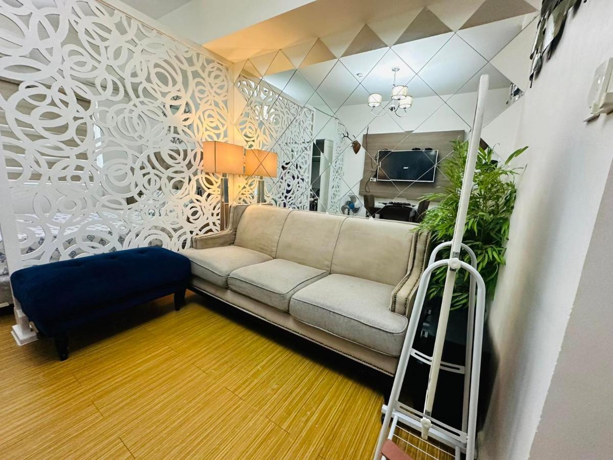 Suitetrails - Taguig stays Near BGC 1 bedroom with Balcony