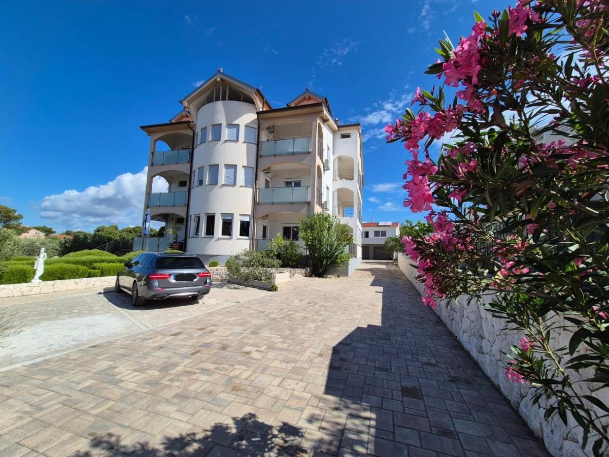 Apartments Home & Garden Lavanda - Housity