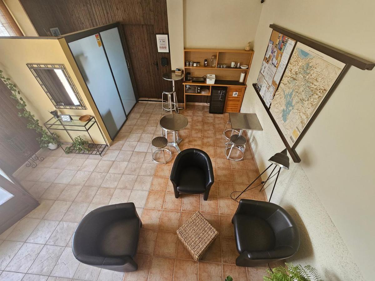 Hostal JP y Estudios - Housity