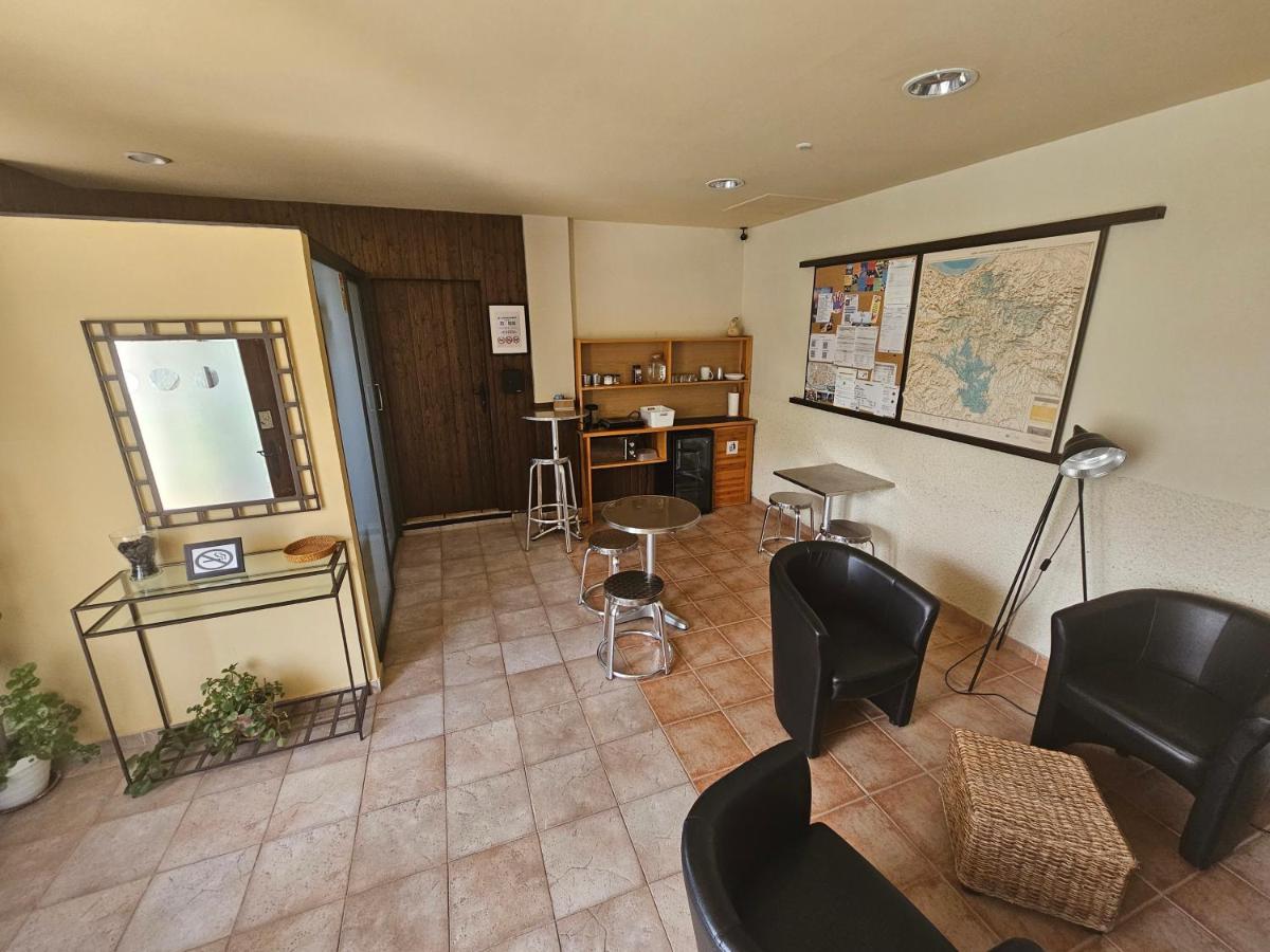 Hostal JP y Estudios - Housity