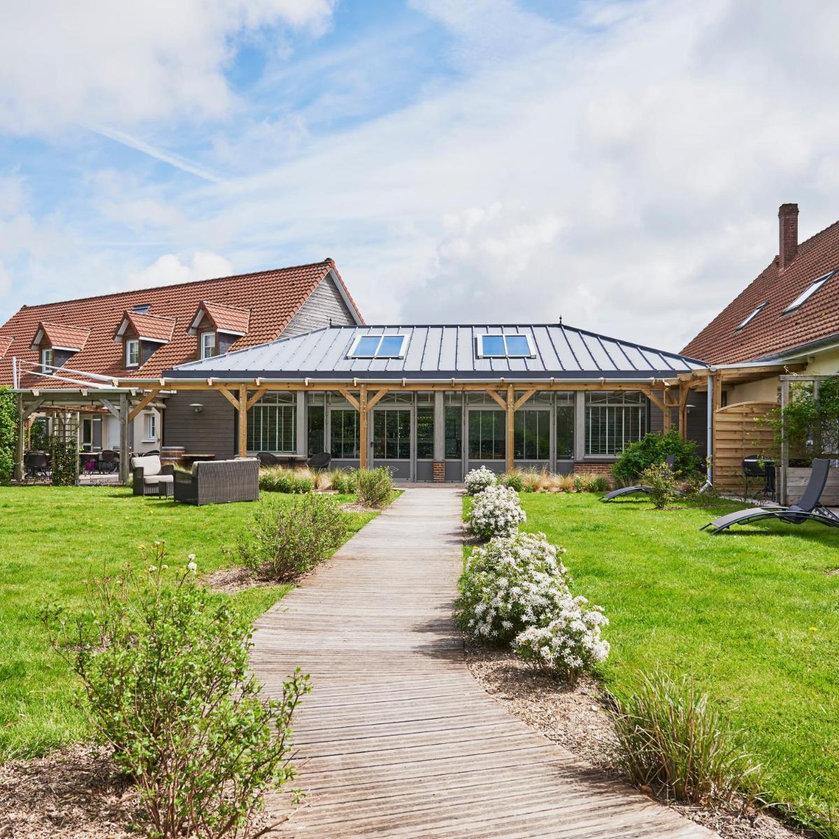 Jardin de l'établissement Hotel Spa Les Saules