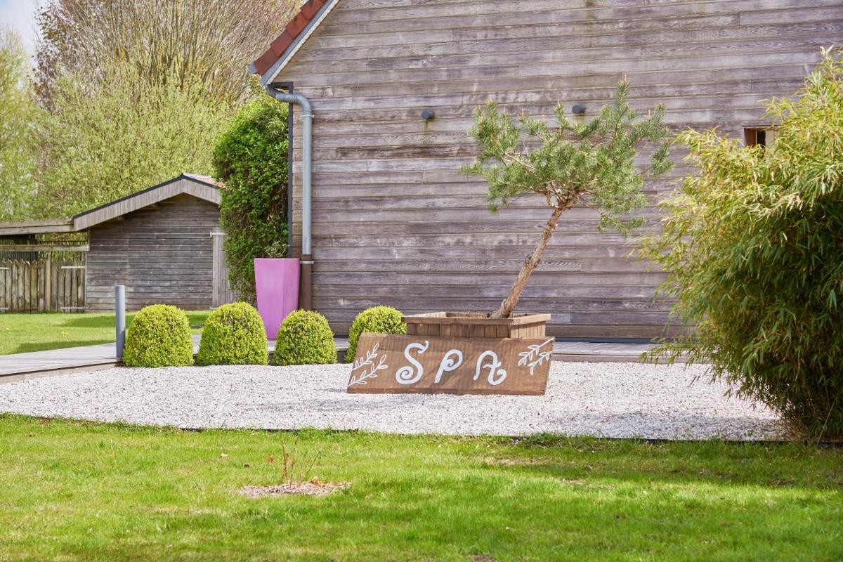 Jardin de l'établissement Hotel Spa Les Saules