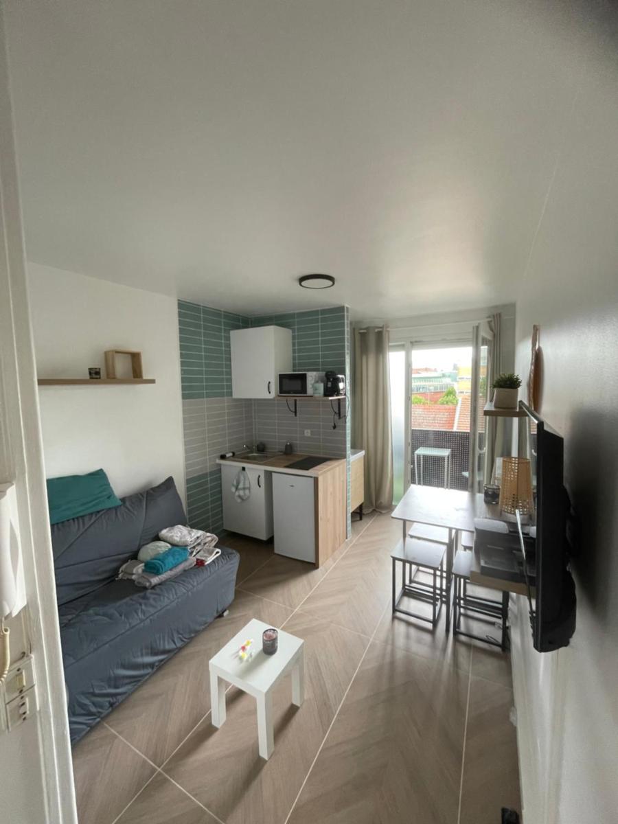 Superbe studio neuf avec Balcon - Housity