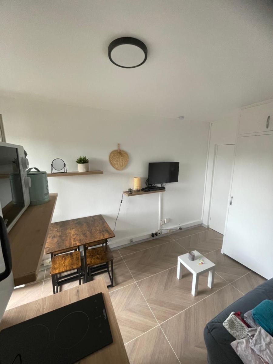 Superbe studio neuf avec Balcon - Housity