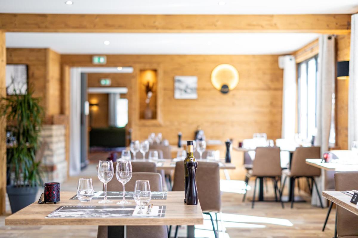 Restaurant ou autre lieu de restauration dans l'établissement Hôtel et Spa les Clarines