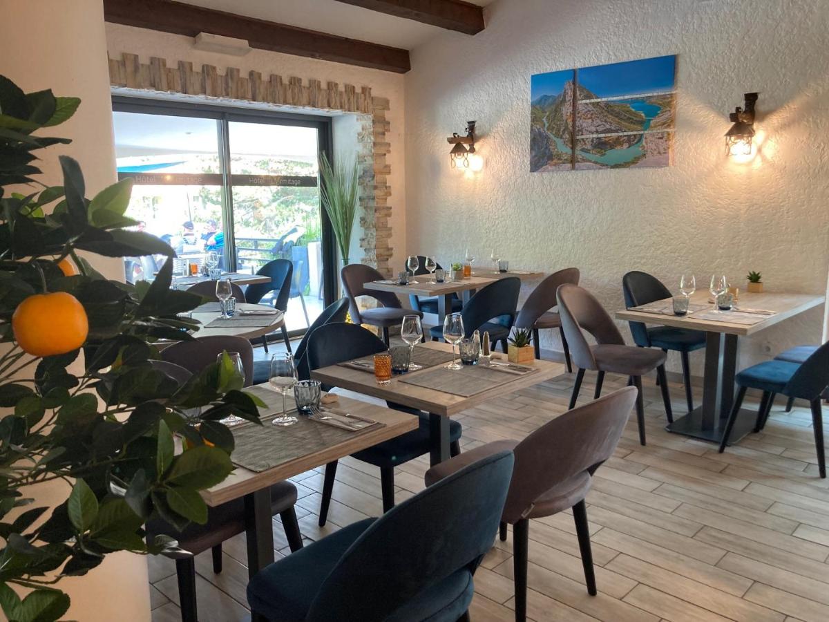 Restaurant ou autre lieu de restauration dans l'établissement Hôtel Spa L'Ermitage