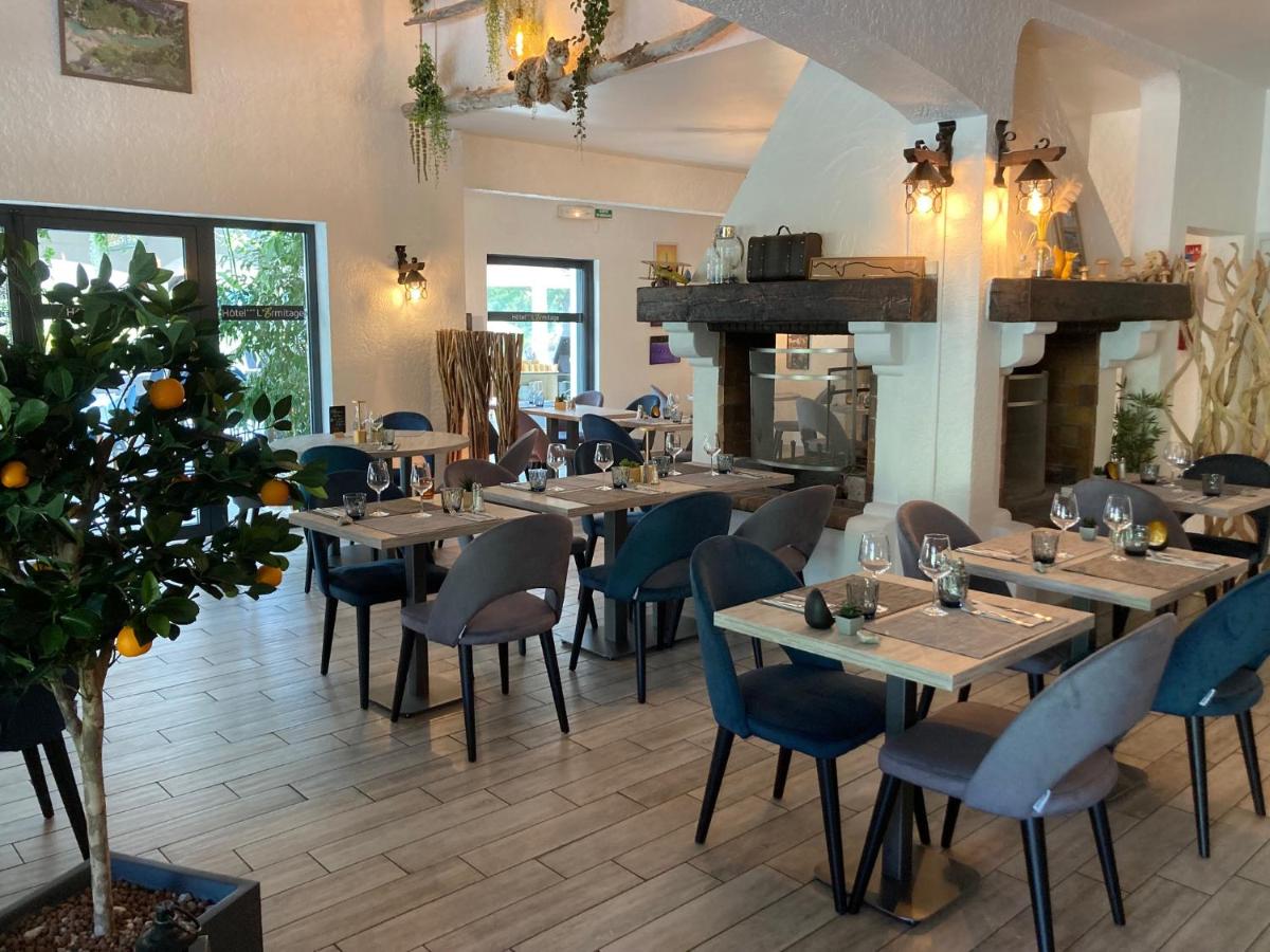 Restaurant ou autre lieu de restauration dans l'établissement Hôtel Spa L'Ermitage