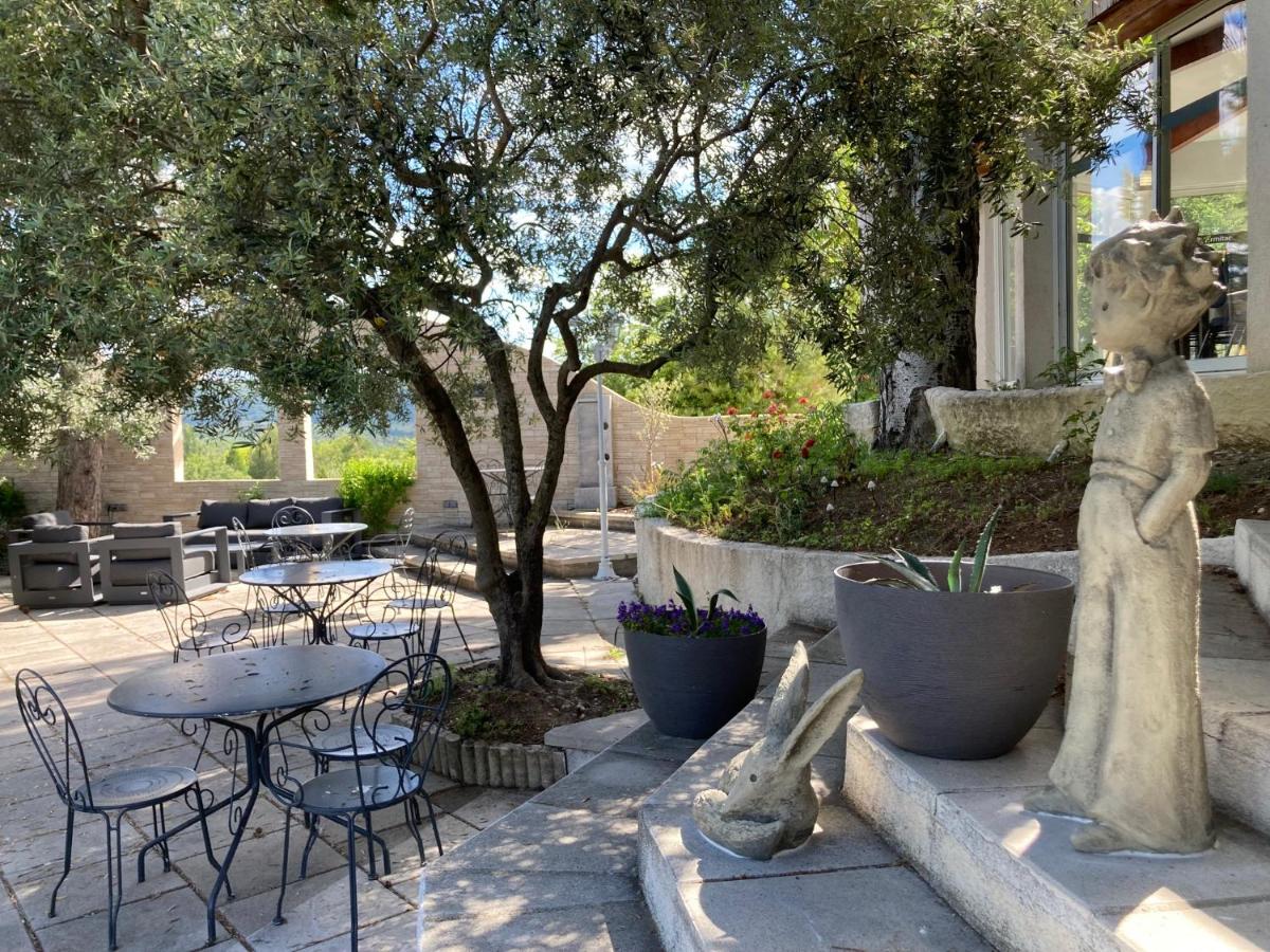 Jardin de l'établissement Hôtel Spa L'Ermitage