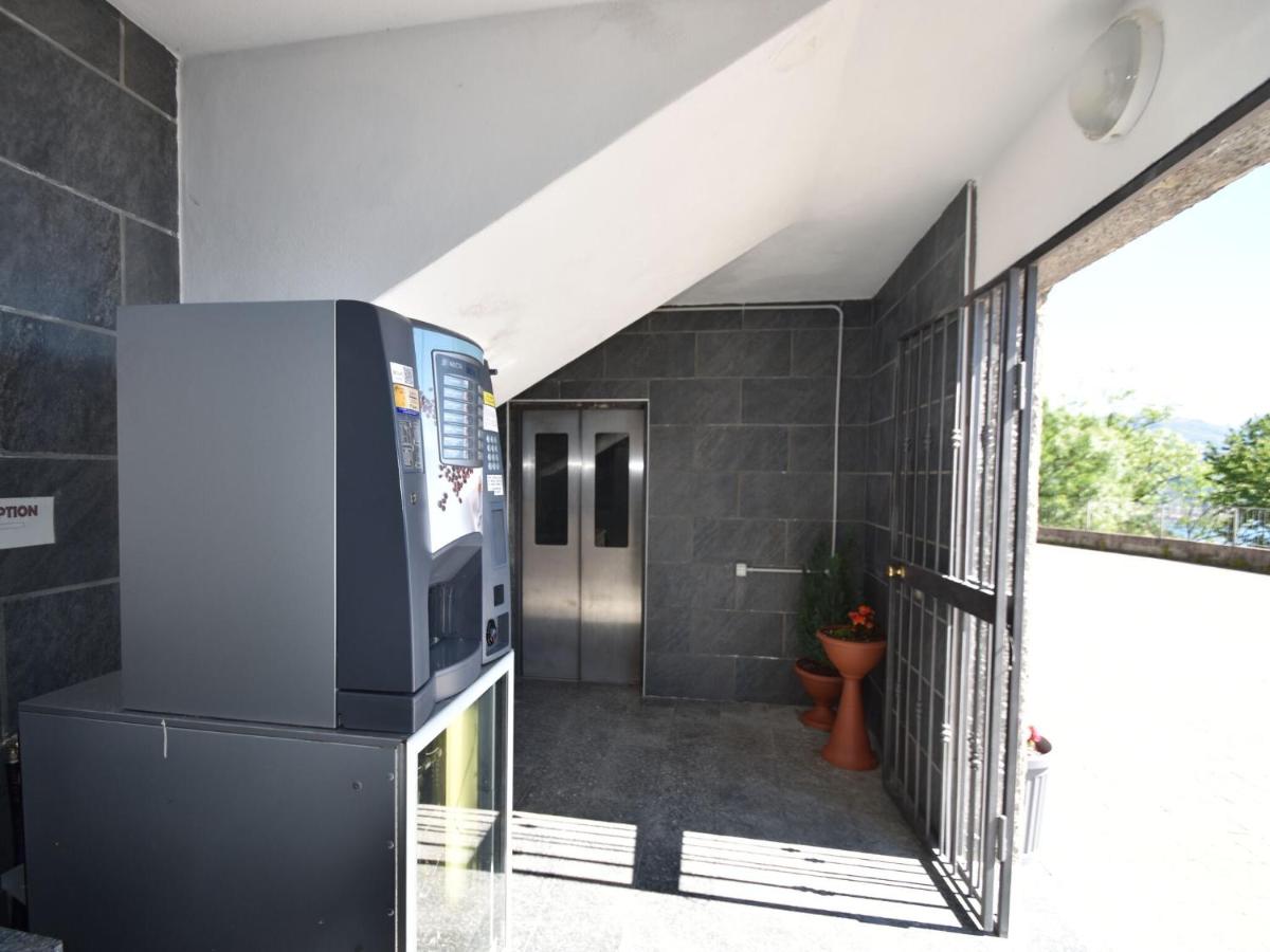 Apartment by Lake Maggiore with Stunning View - Housity