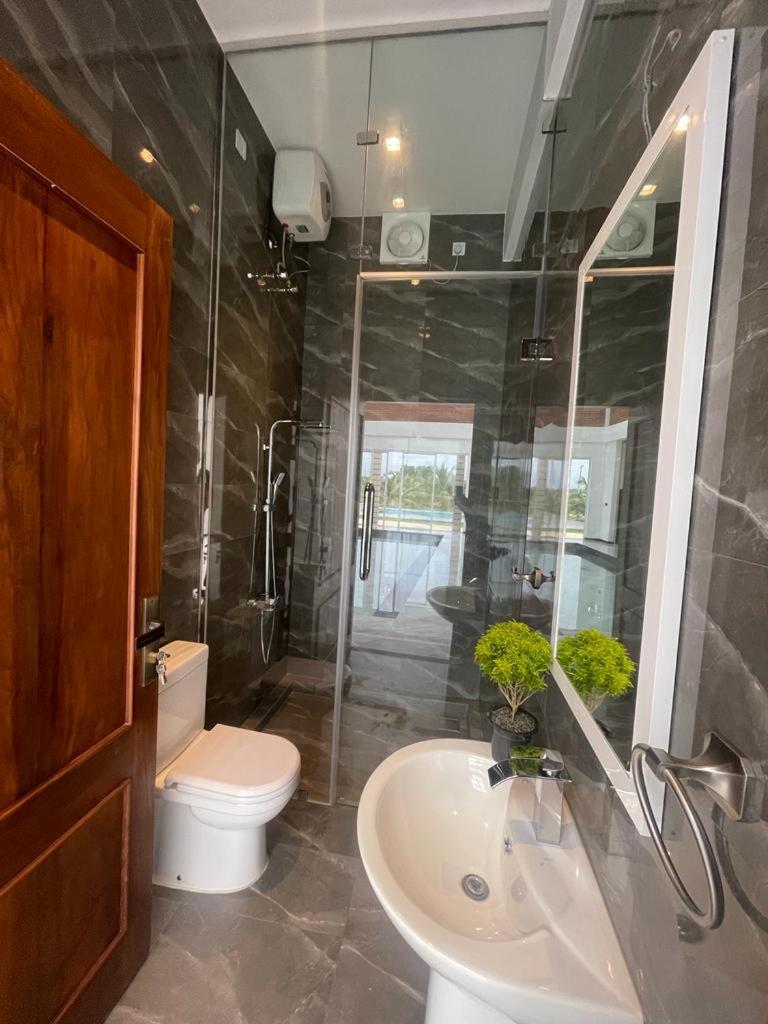 North joy hotel and resort - Housity