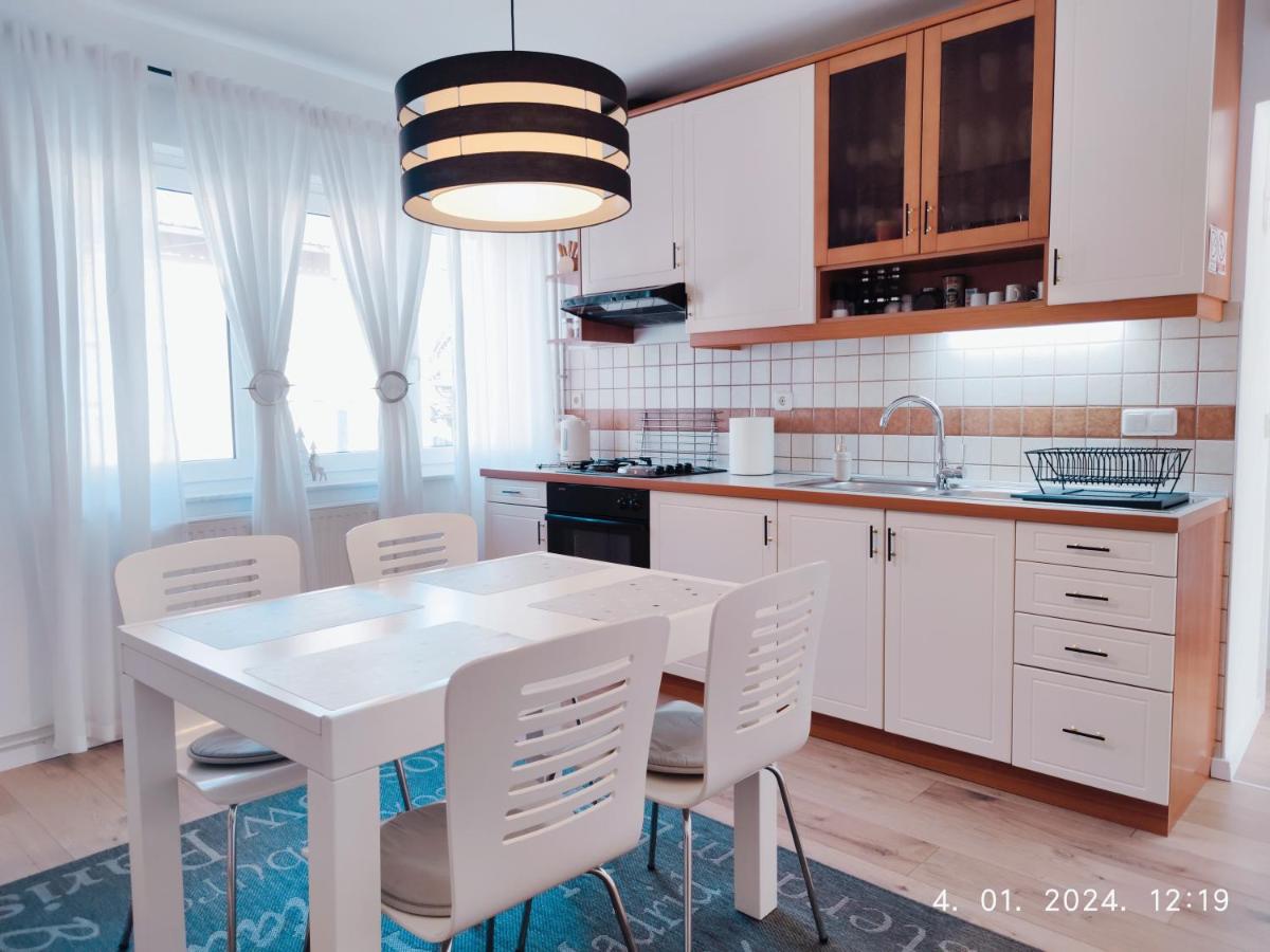 Suitetrails - Lumani Apartment Zagreb with FREE Parking