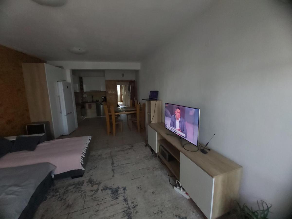 Просторен и добре обзаведен апартамент Oborishte 39 str - Housity