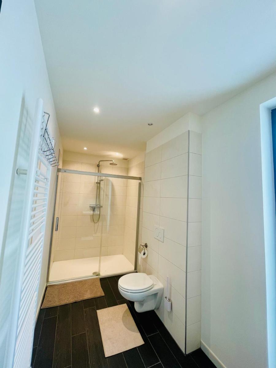Down Town Spacious Loft Retreat with Private Parking - Hizvo