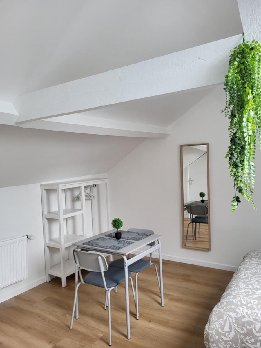 Studios idéalement situés - EU - Housity