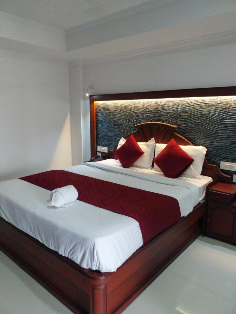 Hotel Savera Park - Housity