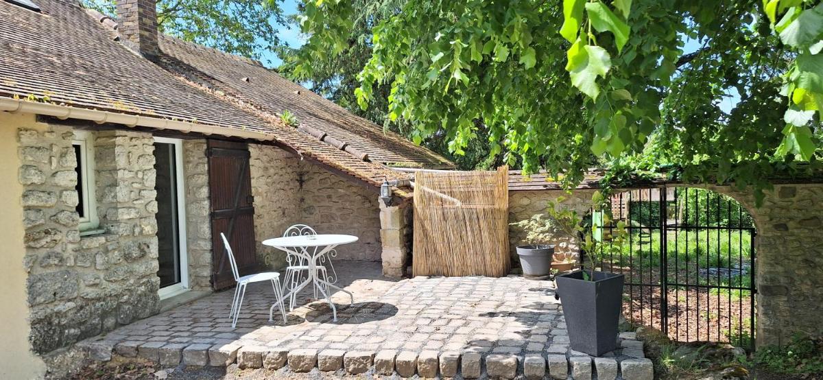 Le relais des clefs - AU CALME DU GATINAIS - Escapade à deux - Terrasse privée - WIFI - Offre romantique sur demande - Housity